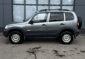 Подержанный автомобиль Chevrolet Niva 2011 года (5 фото)