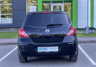 Подержанный автомобиль Nissan Tiida Hatchback 2008 года (6 фото)