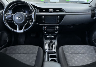 Подержанный автомобиль Kia Rio Hatchback 2019 года (9 фото)