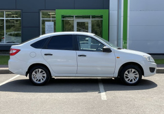 Подержанный автомобиль LADA (ВАЗ) Granta Liftback 2016 года (4 фото)