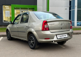 Подержанный автомобиль Renault Logan Sedan 2014 года (7 фото)