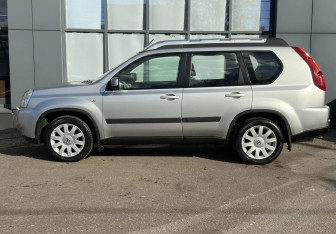 Подержанный автомобиль Nissan X-Trail 2010 года (6 фото)