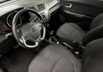 Подержанный автомобиль Kia Rio Sedan 2015 года (9 фото)