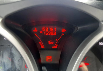 Подержанный автомобиль Nissan Juke 2012 года (13 фото)