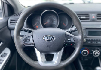 Подержанный автомобиль Kia Rio Hatchback 2013 года (13 фото)