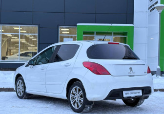 Подержанный автомобиль Peugeot 308 Hatchback 2012 года (7 фото)