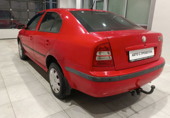 Подержанный автомобиль Skoda Octavia Liftback 2009 года (8 фото)