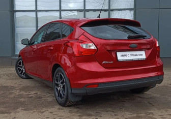 Подержанный автомобиль Ford Focus Hatchback 2011 года (14 фото)