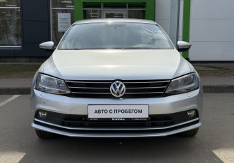 Подержанный автомобиль Volkswagen Jetta Sedan 2017 года (2 фото)