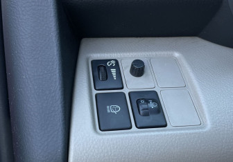 Подержанный автомобиль Toyota RAV4 2006 года (16 фото)