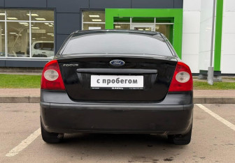 Подержанный автомобиль Ford Focus Sedan 2007 года (6 фото)