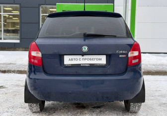 Подержанный автомобиль Skoda Fabia Hatchback 2012 года (6 фото)