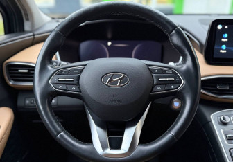 Подержанный автомобиль Hyundai Santa Fe 2021 года (13 фото)