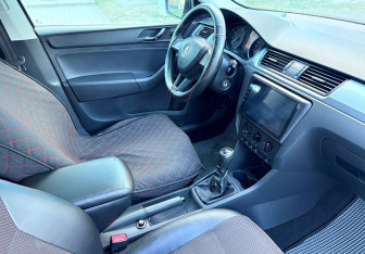 Подержанный автомобиль Skoda Rapid Liftback 2017 года (10 фото)