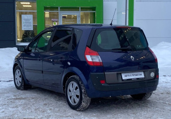 Подержанный автомобиль Renault Scenic 2005 года (4 фото)