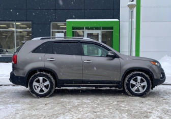 Подержанный автомобиль Kia Sorento 2012 года (8 фото)