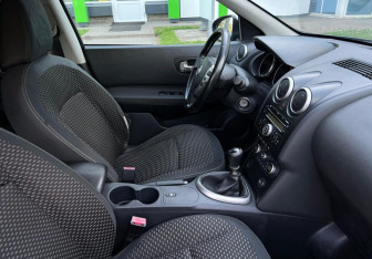 Подержанный автомобиль Nissan Qashqai 2009 года (9 фото)