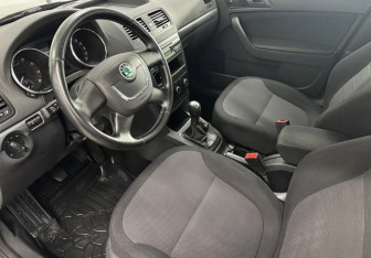 Подержанный автомобиль Skoda Yeti 2010 года (9 фото)