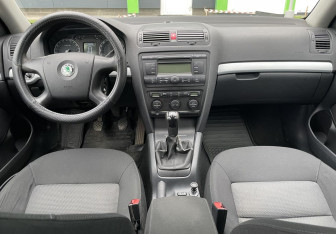 Подержанный автомобиль Skoda Octavia Liftback 2008 года (9 фото)