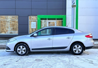 Подержанный автомобиль Renault Fluence 2014 года (8 фото)