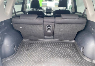 Подержанный автомобиль Toyota RAV4 2010 года (17 фото)