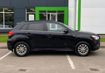 Подержанный автомобиль Mitsubishi ASX 2012 года (8 фото)