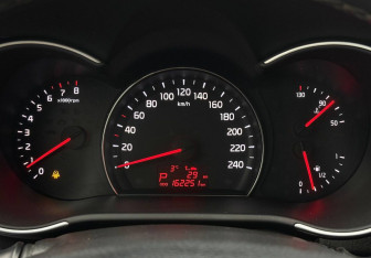 Подержанный автомобиль Kia Sorento 2015 года (13 фото)