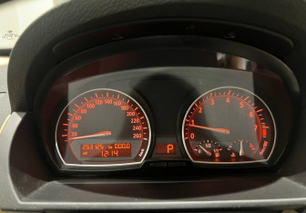 Подержанный автомобиль BMW X3 2007 года (15 фото)