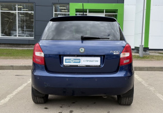 Подержанный автомобиль Skoda Fabia Hatchback 2010 года (6 фото)