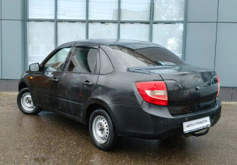 Подержанный автомобиль LADA (ВАЗ) Granta Sedan 2013 года (8 фото)