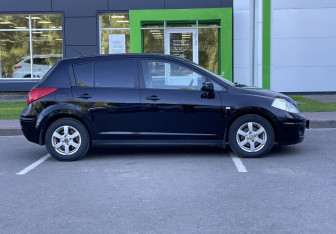 Подержанный автомобиль Nissan Tiida Hatchback 2008 года (4 фото)