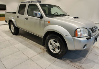 Подержанный автомобиль Nissan NP300 2012 года (7 фото)