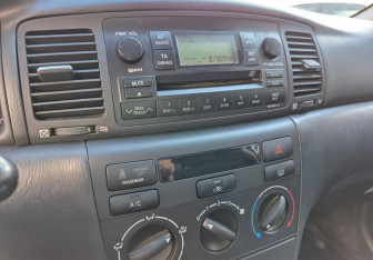 Подержанный автомобиль Toyota Corolla Sedan 2005 года (13 фото)