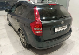 Подержанный автомобиль Kia Ceed Wagon 2008 года (8 фото)