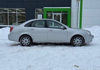 Подержанный автомобиль Chevrolet Lacetti Sedan 2008 года (4 фото)