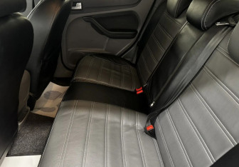 Подержанный автомобиль Ford Focus Sedan 2011 года (12 фото)