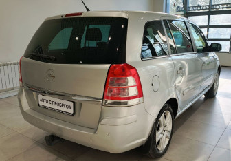 Подержанный автомобиль Opel Zafira Compactvan 2011 года (5 фото)