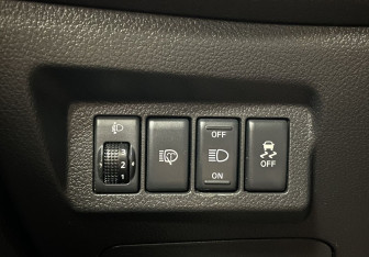 Подержанный автомобиль Nissan X-Trail 2012 года (17 фото)