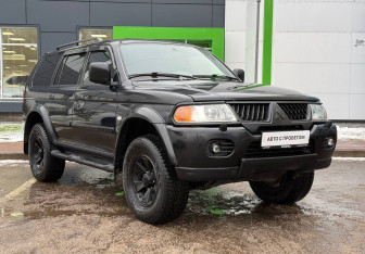 Подержанный автомобиль Mitsubishi Pajero Sport 2006 года (3 фото)