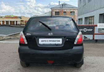 Подержанный автомобиль Kia Rio Hatchback 2005 года (7 фото)