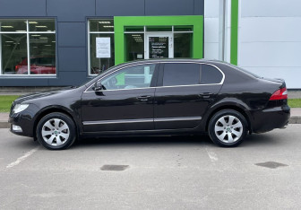 Подержанный автомобиль Skoda Superb Liftback 2012 года (8 фото)