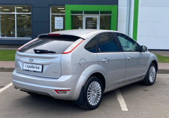 Подержанный автомобиль Ford Focus Hatchback 2010 года (5 фото)