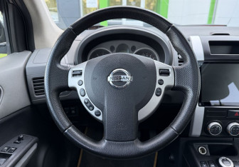 Подержанный автомобиль Nissan X-Trail 2008 года (13 фото)