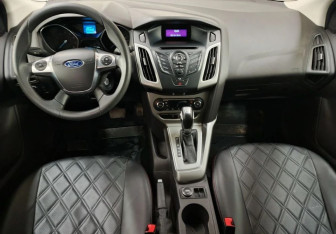 Подержанный автомобиль Ford Focus Hatchback 2011 года (12 фото)