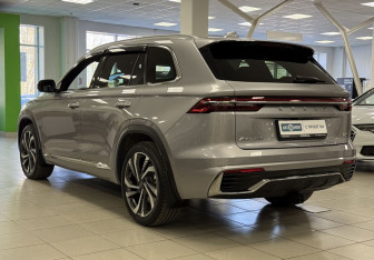 Подержанный автомобиль Geely Monjaro 2023 года (7 фото)