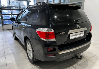Подержанный автомобиль Toyota Highlander 2011 года (8 фото)