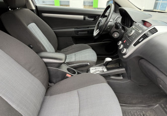 Подержанный автомобиль Kia Ceed Hatchback 2010 года (10 фото)