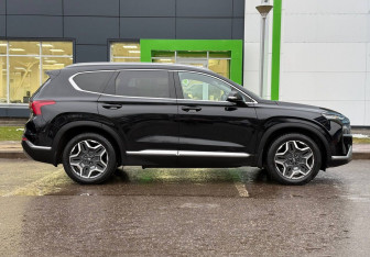 Подержанный автомобиль Hyundai Santa Fe 2021 года (4 фото)