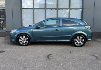 Подержанный автомобиль Opel Astra Hatchback 2007 года (7 фото)