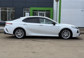 Подержанный автомобиль Toyota Camry Sedan 2018 года (4 фото)